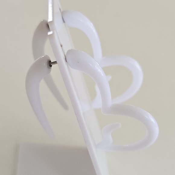 🤍 White Heart Faux Gauge Earrings - Picture 8 of 11